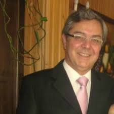 Víctor Hugo Quiñones (@lectorVH)