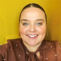 Sarah Hooker's Instagram, Twitter & Facebook