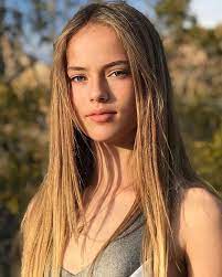 Harikalar Diyarindasin Benide Davet Et Beautiful Girl Face Russian Beauty Most Beautiful Faces