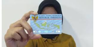 Download template e ktp kosong bentuk psd cdr ai terbaru untuk diedit di 2020 photoshop huruf teks. Hati Hati Upload Foto Selfie Dengan Ktp Ini Tips Amannya Halaman All Kompas Com