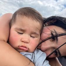 Ellie Torres's Instagram, Twitter & Facebook