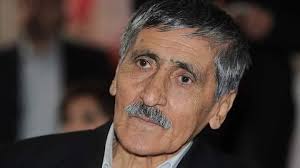 Eskişehir'de 15 yaşındaki zihinsel engelli torununu yalnız bırakmak  istemeyen 80 yaşındaki dede, hem onu gözetlemek hem de eğitime katkıda  bulunmak amacıyla okulda gönüllü görevli oldu. Otizm ile dikkat  eksikliği/hiperaktivite bozukluğu (DEHB) bulunan