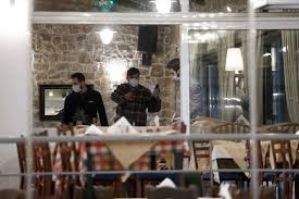 Πυροβολισμοί σημειώθηκαν νωρίτερα στη βάρη, όπως μετέδωσε ο σκαϊ. Barh Pws Egine H Mafiozikh Ektelesh Dyo Andrwn Sthn Taberna Mprosta Stis Oikogeneies Toys Eikones Ellada Iefimerida Gr