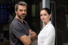 Un medico di medicina generale arcigno e cinico, che comanda i propri pazienti a bacchetta. Doc Nelle Tue Mani Stasera Su Rai1 Il Dottor Luca Argentero Si Congeda