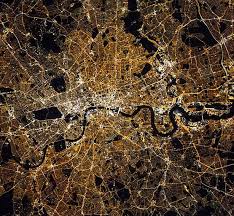 Er bildet gemeinsam mit den weiteren königlichen parks die „grüne lunge der stadt und gilt als einer der größten und bekanntesten innerstädtischen parks weltweit. London Bei Nacht Die Lichter Londons Aus Der Erdumlaufbahn Gesehen Scinexx De