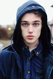 Hiyaa You Like Boys With Black Hair And Blue Eyes Here Is The Tumblr For Who Loves It Feel Free Black Hair Boy Black Hair Blue Eyes Hipster Fashion