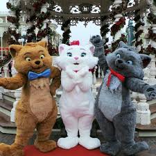 First Time Ever At Dlp Toulouse Marie And Berlioz From The Aristocats Disneyland Disney Theme Parks Disneyland Paris