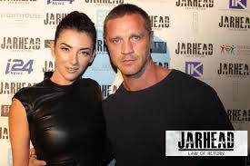 El comandante ronan jackson (devon sawa) , un exitoso piloto de caza de las fuerzas de defensa israelíes e hijo de un senador de los estados unidos (robert patrick), es cazado mientras sobrevuela. Jarhead Law Of Return Video 2019 Photo Gallery Imdb
