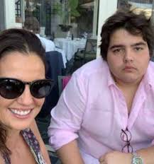 Bernardo amaral botelho bruno constantino alexandre dos santos carlos alberto ferreira filho fabricio cunha de almeida fausto assis da silva gabriel klas da rocha leal guilherme dias fernandes benchimol julio. Em Clique Com A Mae Filho De Faustao Rouba A Cena A Cara Do Pai O Presente
