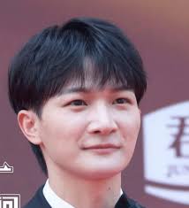 Lễ trao giải Hoa Biểu 2023, ngoại hình dàn sao nam gây thất vọng: Tạ Đình  Phong mặt sưng, Tô Hữu Bằng lộ quầng thâm mắt