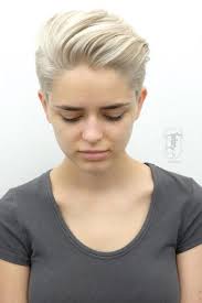 Enjoy a wide variety of inspirational short haircuts for round faces that will gorgeously complement your features no matter your hair texture! Short Hairstyles For Round Faces 2020 45 Haircuts For Round Faces Ladylife