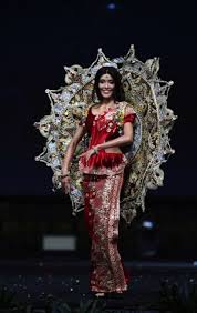 It is a modest and beautiful dress worn by indonesian in addition to batik, peci is another obligatory piece of indonesian traditional costume. In Photos All The Miss Universe 2018 National Costumes Philstar Com