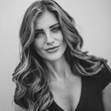 Kate Mcqueen's Instagram, Twitter & Facebook