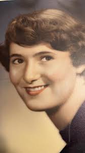 Sherilyn Fenn and her mother Arlene Quatro. Arlene is the sister of famous  rocker Suzi Quatro...I tought you guys might find this interesting.