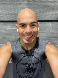 Having non running people in your life is the best. You say you just ran  10kms at 6:00/km pace and they think you're an Olympian