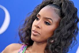 Kelly Rowland Shares Her Experience with Postpartum Body Dysmorphia on Emily Ratajkowski's Podcast