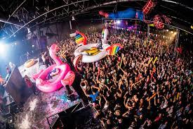 Au mois de décembre, les choristes qui le souhaitent pourront participer à des répétitions spéciales anciens chants religieux de noël, auxquelles les le chef de choeur, gilles sentost, toujours aux commandes, a débuté cette nouvelle saison (sa 6e !) par des chants en canon, mais aussi des. Ain La Cle Des Chants Ferme Ses Portes Le Mois Prochain Radio Scoop