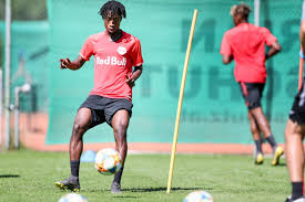 Ашимеру маджид (majeed ashimeru) футбол полузащитник гана 10.10.1997. Video Feature Lowdown On Red Bull Salzburg Midfielder Majeed Ashimeru Ghana Latest Football News Live Scores Results Ghanasoccernet