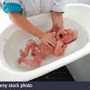 If you're quick and thorough with diaper changes and the american academy of pediatrics recommends sponge baths until the umbilical cord stump falls off — which might take a week or two. Https Encrypted Tbn0 Gstatic Com Images Q Tbn And9gctmlnwcbopmkgdx9qo07j3gw1pqmr4j Pzoe3uhkz6kjv3z Ezi Usqp Cau