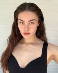 Back to modelling digitals 🫶🏼 Having a baby is physically such a  difficult journey in so many ways. For me it was especially mentally  difficult dealing with the traumatic delivery and everything