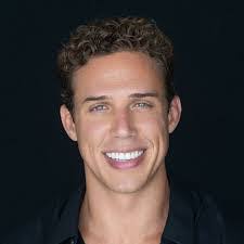 Shawn Lister's Instagram, Twitter & Facebook