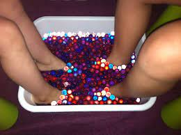 Water Beads Foot Spa Same Effect As The One Advertised On Tv But Much Cheaper Grow The Water Beads In A D Kids Spa Party Girl Spa Party Spa Birthday Parties