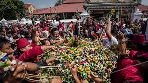 Old wrongs are forgiven and money is given to the poor. What You Need To Know About Eid Al Fitr The End Of Ramadan Abc News