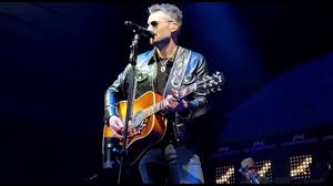 1962) was the guest star on muppets tonight episode 102. Eric Church Takes Jab At Garth Brooks Amid Cma Awards Fallout Saving Country Music