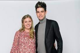 Wout van aert's fiancee sarah de bie watches him become world champion in the last hundred meters at the valkenburg world championships. Sarah De Bie Geeft Bevestiging Op Mnm Wout Van Aert En Ik Krijgen Een Zoon Entertainment Today