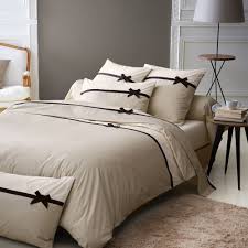 Ambiance tropicale avec cette jolie parure de lit très nature en coton écru lavé et imprimée de perroquets et colibris colorés de vert, rouge, bleu et jaune par dessus dimensions 140x200 cm. Housse De Couette Percale Coton Roman Ficelle Ecru 3suisses Lencois De Cama Colcha Casal Queen Colcha Casal