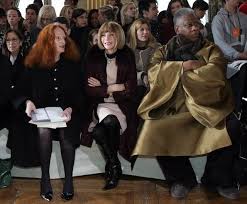 Работать в vogue он начал в 1983 году на позиции редактора . 2hwm5qj4wt4tpm