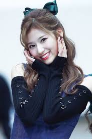 1 life and career 2 discography 2.1 digital single 2.2 collaborations 3 filmography 3.1 television shows 3.2 music video appearances 4 credits 4.1 twice discography 5 video gallery. Twice Momoä¸å–œæ¬¢è¢«æˆå'˜æŠ±æŠ± è¿™è®©sanaå¾ˆä¸å¼€å¿ƒ å³æ—¶å°š