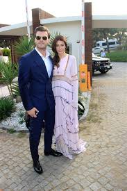 Kıvanç tatlıtuğ ile başak dizer evlendikten sonra demet akbağ'ın bebek ayşe sultan korusu'ndaki evini kiraladı ve orada yaşamaya başlamıştı. Gecce Com Sur Twitter Kenan Ile Sinem In Dugunune Kivanc Tatlitug Ve Esi Basak Dizer Boyle Geldi Https T Co Ltwq75xok1