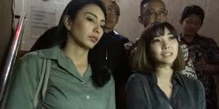 Vidio panas mirip gisel/apakah ini gisel asli atau palsu? Kasus Pembobolan Kartu Kredit Tyas Dapat Voucher Hotel Dan Gisel Tiket Pesawat Merdeka Com