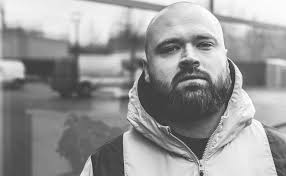 Pamiętacie ekipę zero logo? Kilka miesięcy temu wam ich pokazywałem,  mówiąc, że mają potencjał polecieć wysoko i uwaga! Dzisiaj chłopaki  wrzucili wspólny numer wraz.. z Peją. Mega osiągnięcie i myślę, że śmiało