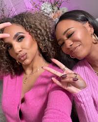 This is your reminder to call your bestie! Happy early Galentine's Day!💘