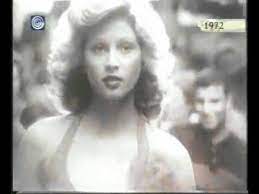 תחת מעטה הנונשלנטיות היא מתחילה לרתוח. ×¢×§×™×'× × ×•×£ ××™×–×'×œ