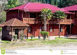 Casas de campo de madera de dos pisos. Holzhaus Mit Zwei Boden Mit Dunkelrotem Dach Stockbild Bild Von Haus Gatter 116093701