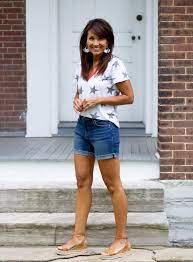 What Length Of Shorts Is Appropriate For Women Over 40 Cyndi Length Shorts Spivey In 2020 Summer Outfits Women Over 40 Summer Outfits Women Shorts Outfits Women