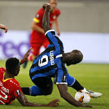 I forgot that lukaku is out for this match and when i didn't see him in the starting 11 i was panicking already. Europa League Romelu Lukaku Hebt Spiel Von Inter Mailand Auf Ein Neues Level