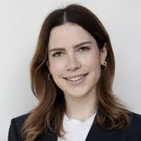 Vivien Ross's Instagram, Twitter & Facebook