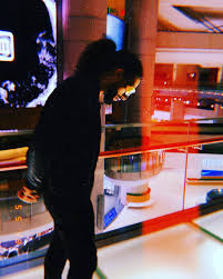 Profile for Larry Gold Frame