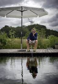 Matthijs van nieuwkerk woont in een mooie boerderij in het plaatsje almen (achterhoek). Van Nieuwkerk Oude Man Die Probeert Jong Te Blijven Ben Je Besodemieterd De Volkskrant