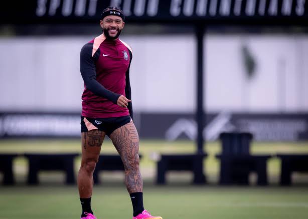 Memphis cumpre primeira bateria de exames e aguarda novos testes antes de renovar com Corinthians