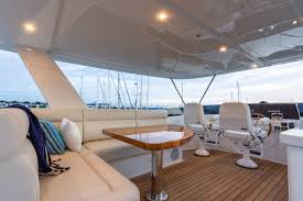 Nice Big Spacious Flybridge Plush L Settee And Low Back Stidd Helm Seats For On Board Comfort While Flying Up Top In 2020 Grands Electric Bbq Sail Racing