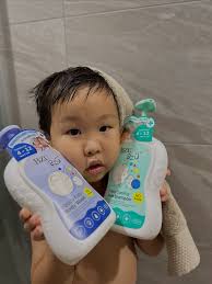 今年也順利交換禮物🎁🎄 真的是一起長大的一群孩子大家都要平安快樂的長大～ 今年也聖誕快樂🧑‍🎄🤶🎅 看到大家都喜歡我的新家