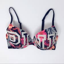 Choose a bra that fits perfectly on the loosest hook, since it will stretch out over time. Pink Victoria S Secret Intimates Sleepwear Pink Victorias Secret Bra 34d Poshmark