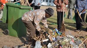 John magufuli was a tanzanian politician and the fifth president of tanzania. Tanzania President John Magufuli Helps Clean Streets Bbc News