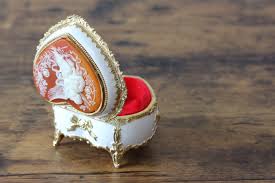 Hear a beautiful music box with a 50 note top quality sankyo movement from music box attic!!! Japanese Vintage Heart Shaped Music Box By Sankyo Jewelry Box Etsy Vintage Heart Vintage Japanese Music Box