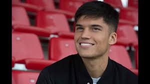 Che dalle parole è passato ai fatti alla prima occasione utile, . El Test A Joaquin Tucu Correa Todo Menos Futbol En El Vestuario Del Sevilla Youtube